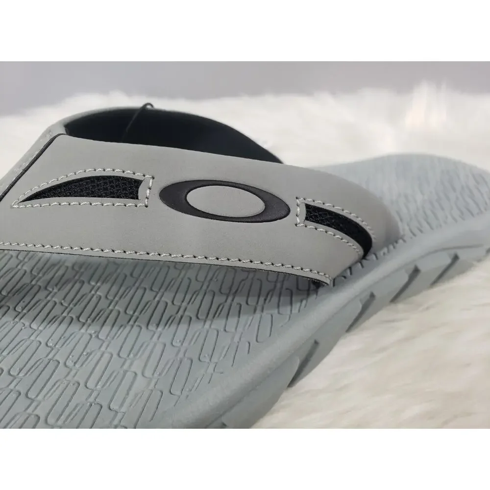 NEW WITH TAGS Oakley Sz 7 Operative Sandals 2.0 Grey 13477-22Y‎ Flip Flop Slides